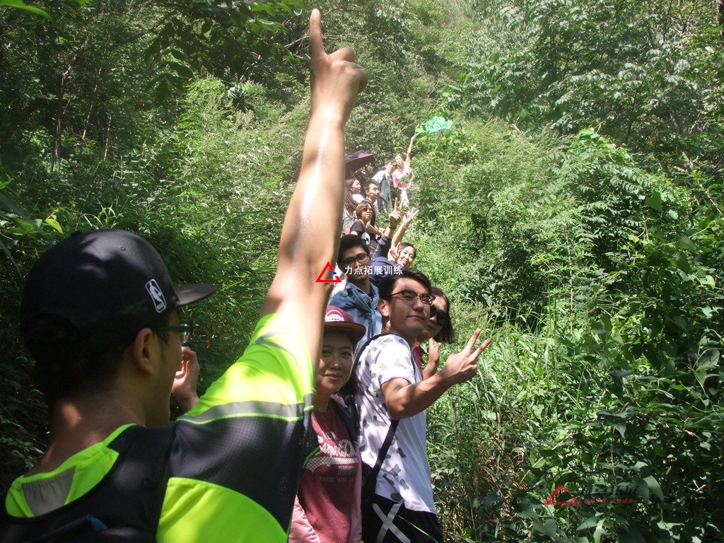 北京拓展峡谷徒步穿越水泉沟一日团建